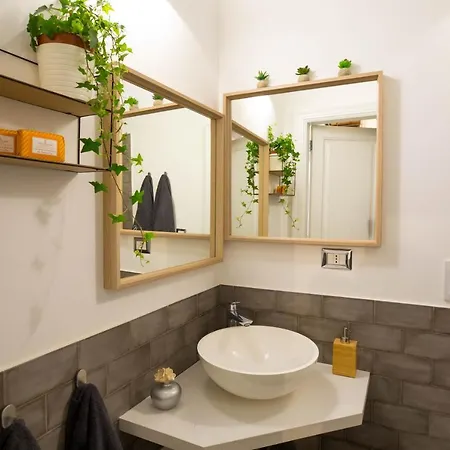 Apartament Napoesia Duomo House *